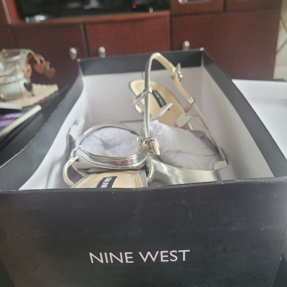 Nine West Silver Heels Sophisticated Style - Picture 9 of 9